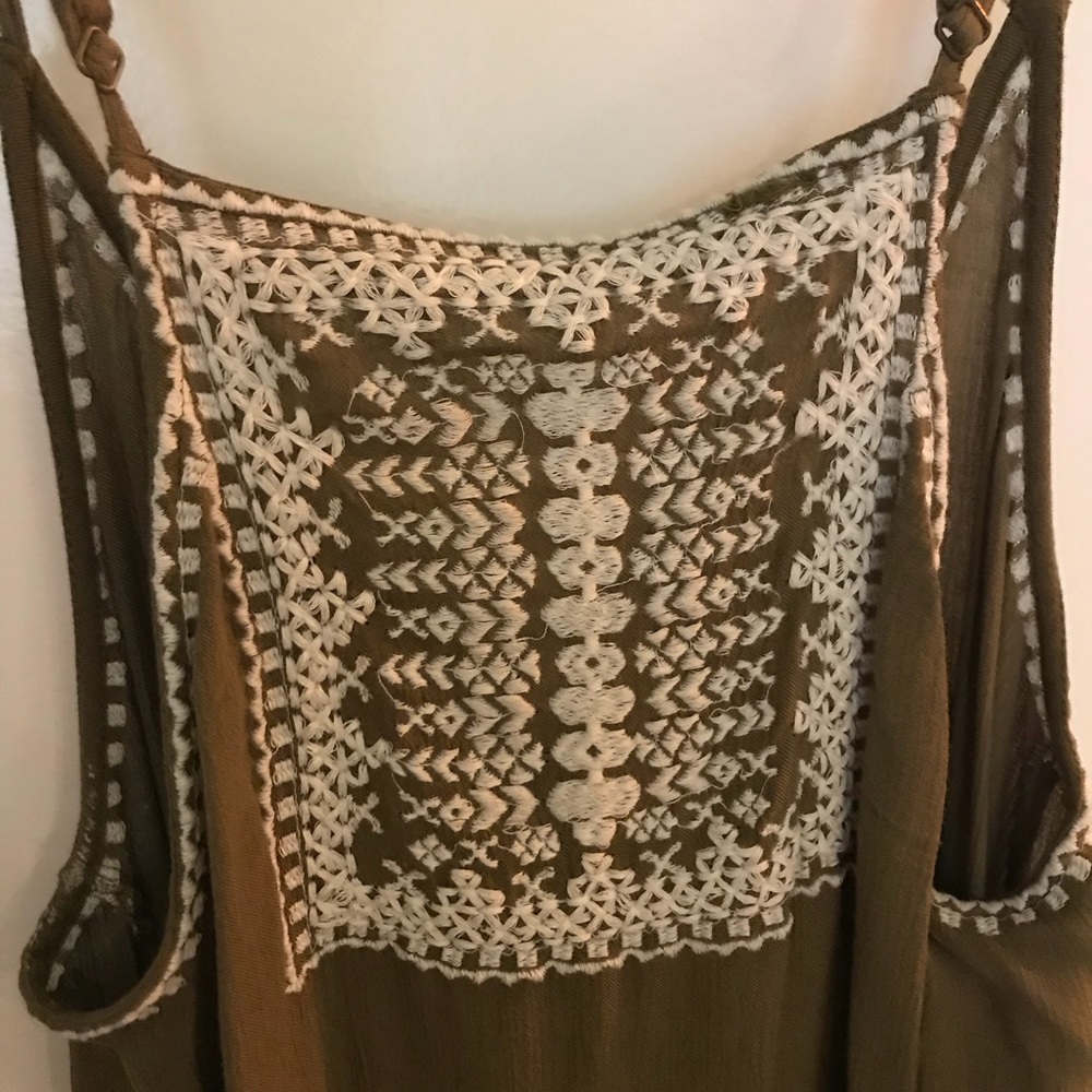 Green embroidered tank top - Picture 3 of 6